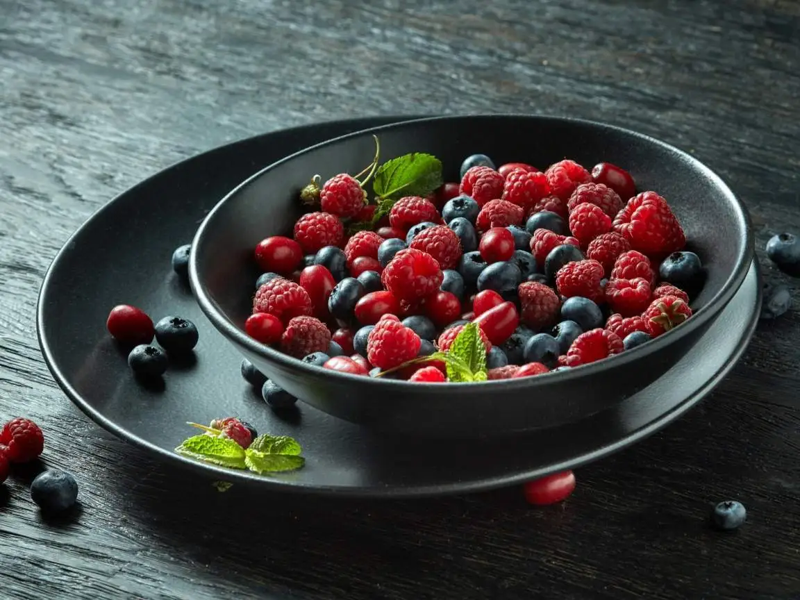 Válogatás a kezelést alkotó erdei gyümölcsökből