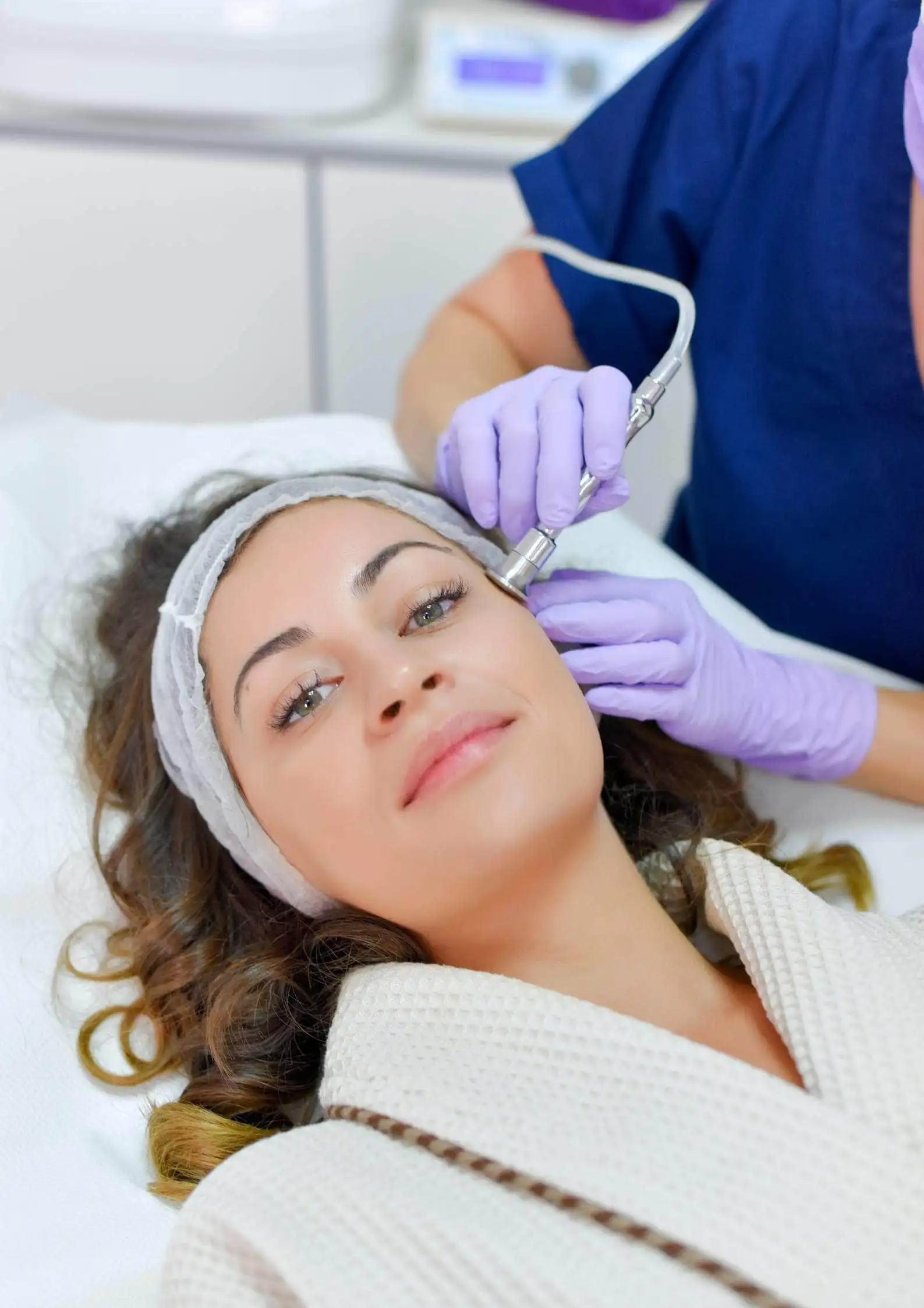 Mikrodermabráziós kezelés szép nőn