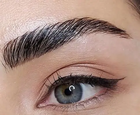 Laminált szemöldök