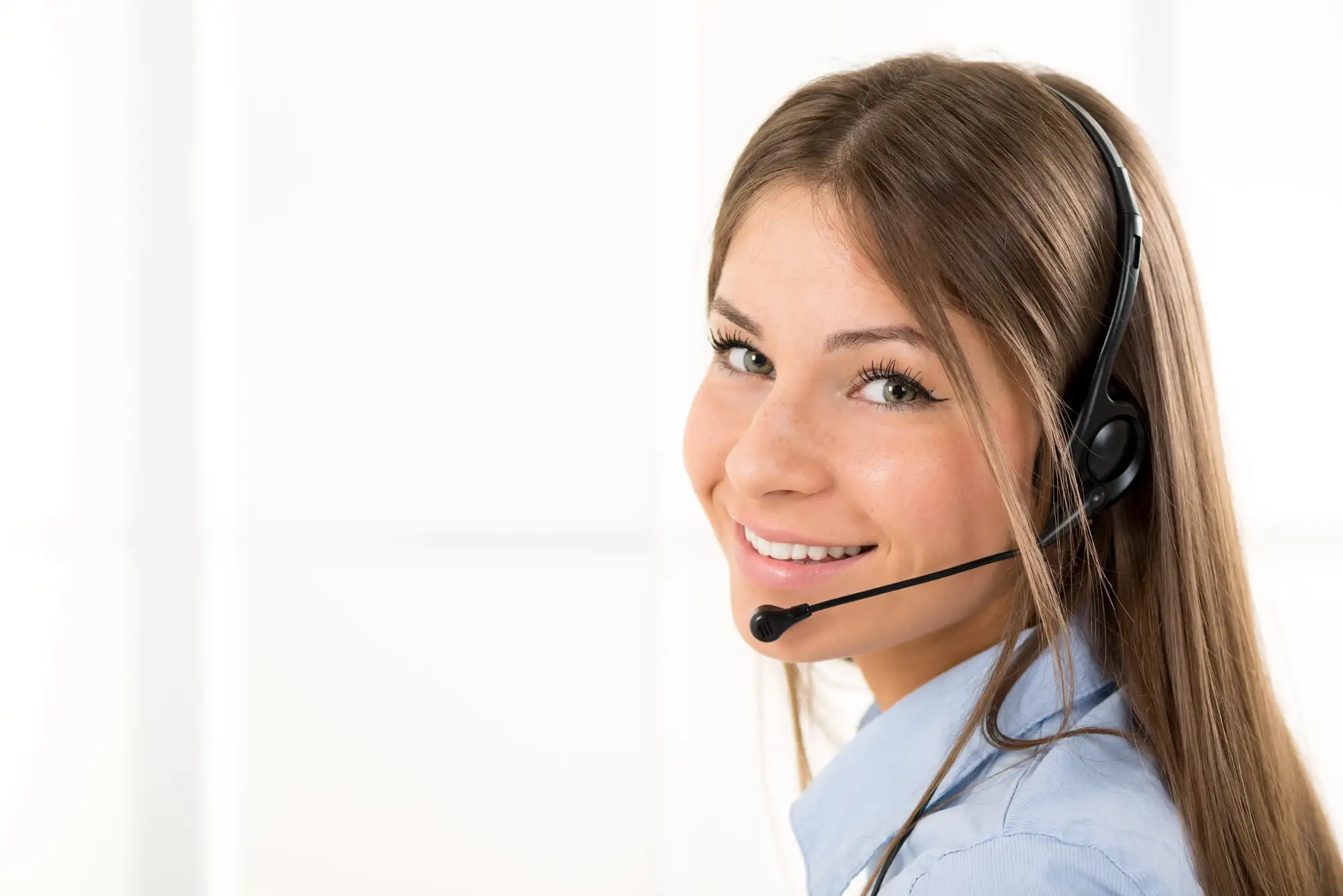 szép recepciós nő