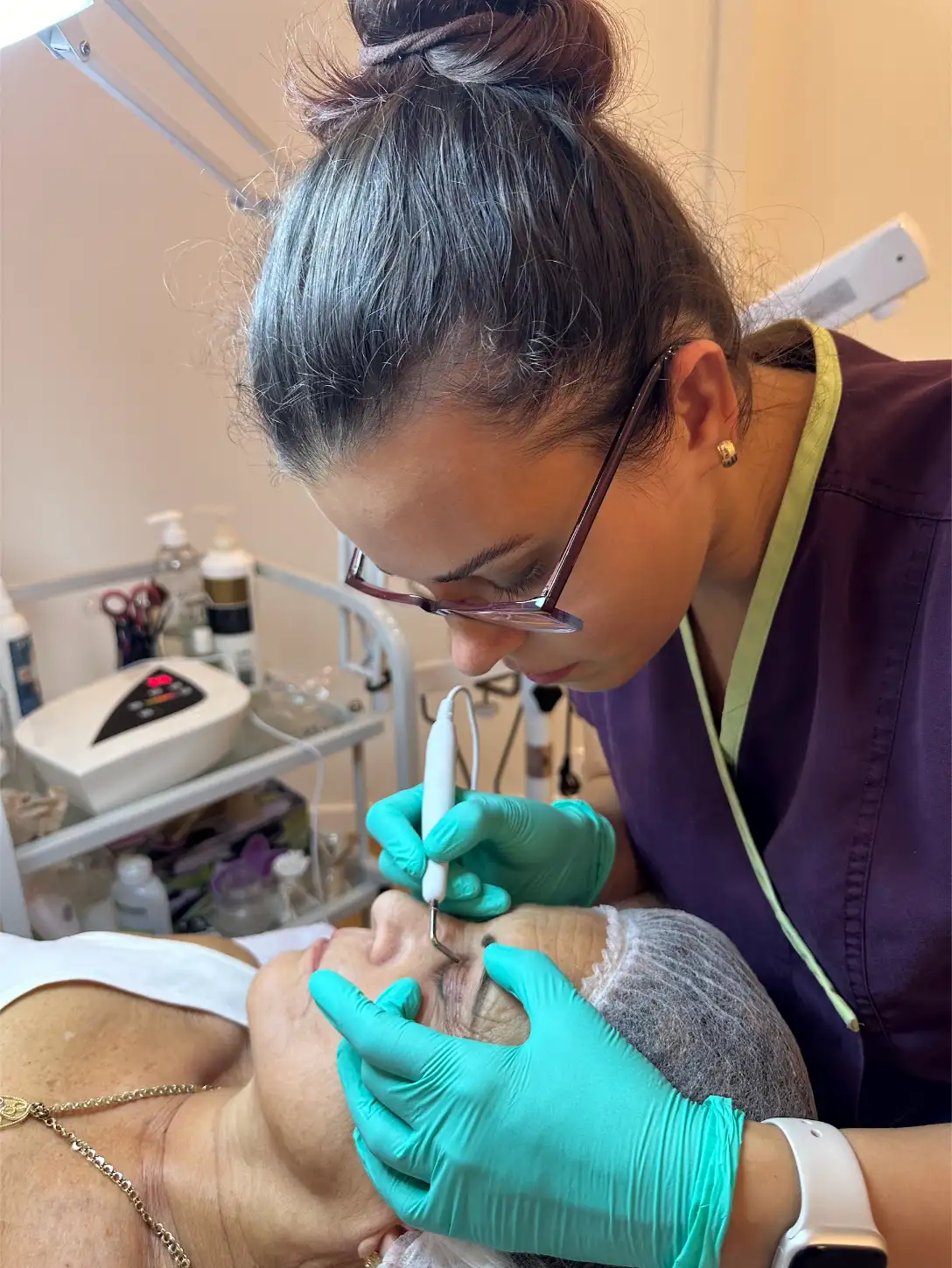 Satoczki Bea kezelés közben